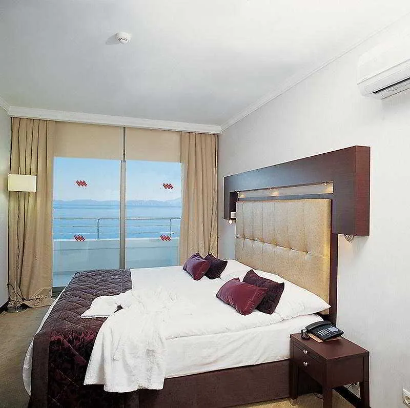 Korumar Hotel Deluxe Kusadası 5*,